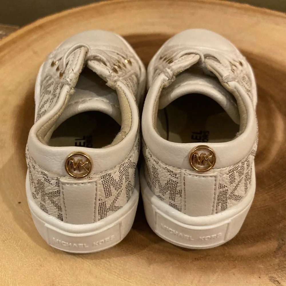 Michael Kors kids Lace‎ Up Slip On White Silver Logo Sneakers Sz-3